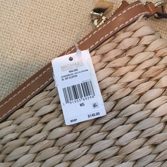 2X🎉HP🎉Michael Kors XL Wristlet - Picture 5 of 8